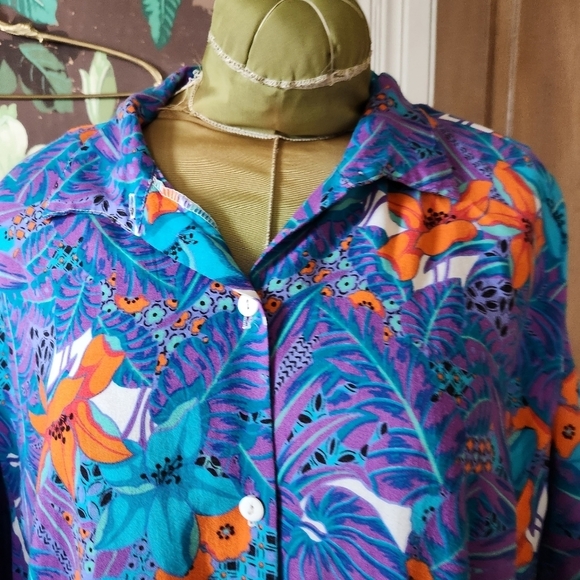 Vintage Vibrant Floral Button Up Top - Picture 3 of 11